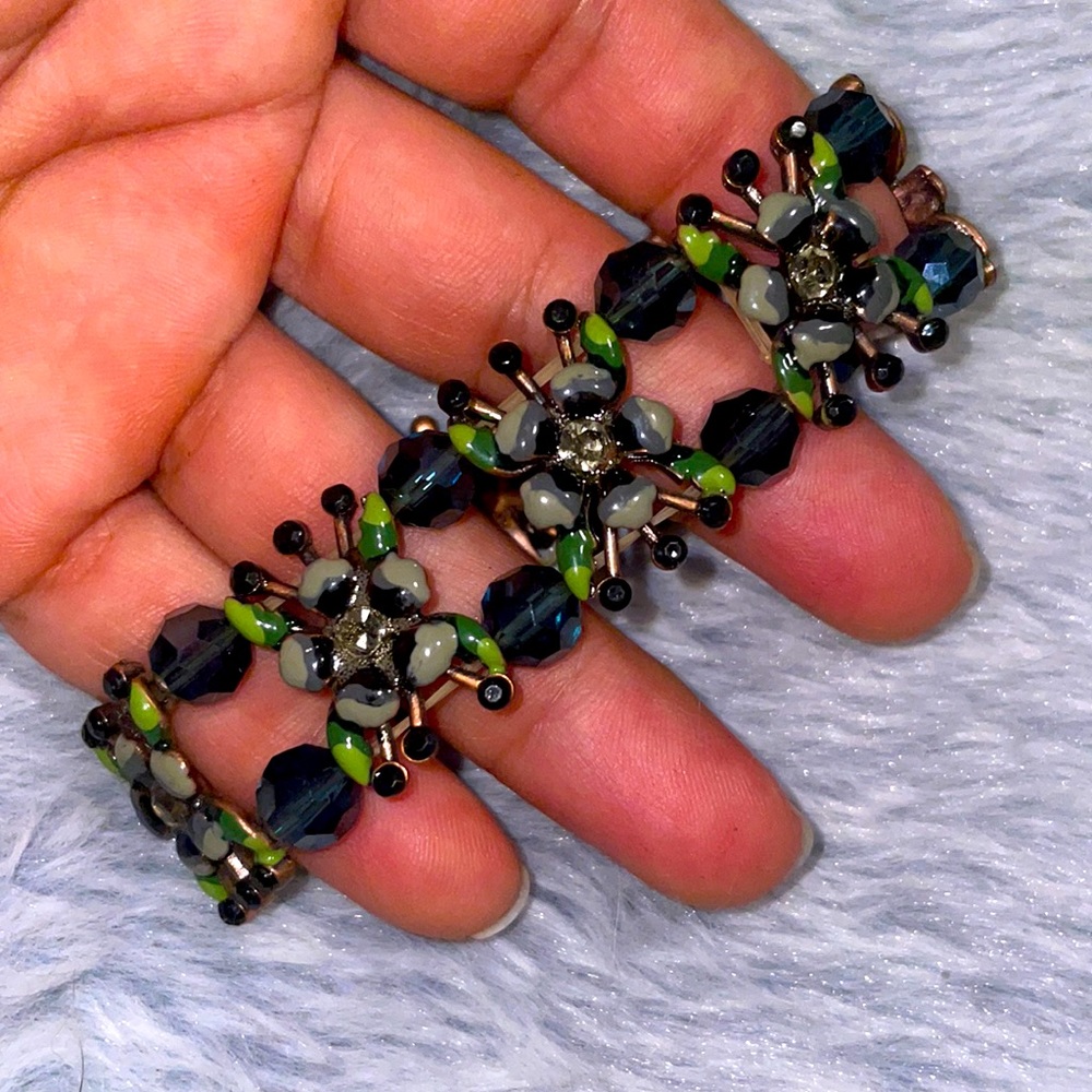 Beautiful Black and Gray Beaded Flower Chunky Statement Stretch Bracelet Jeweled